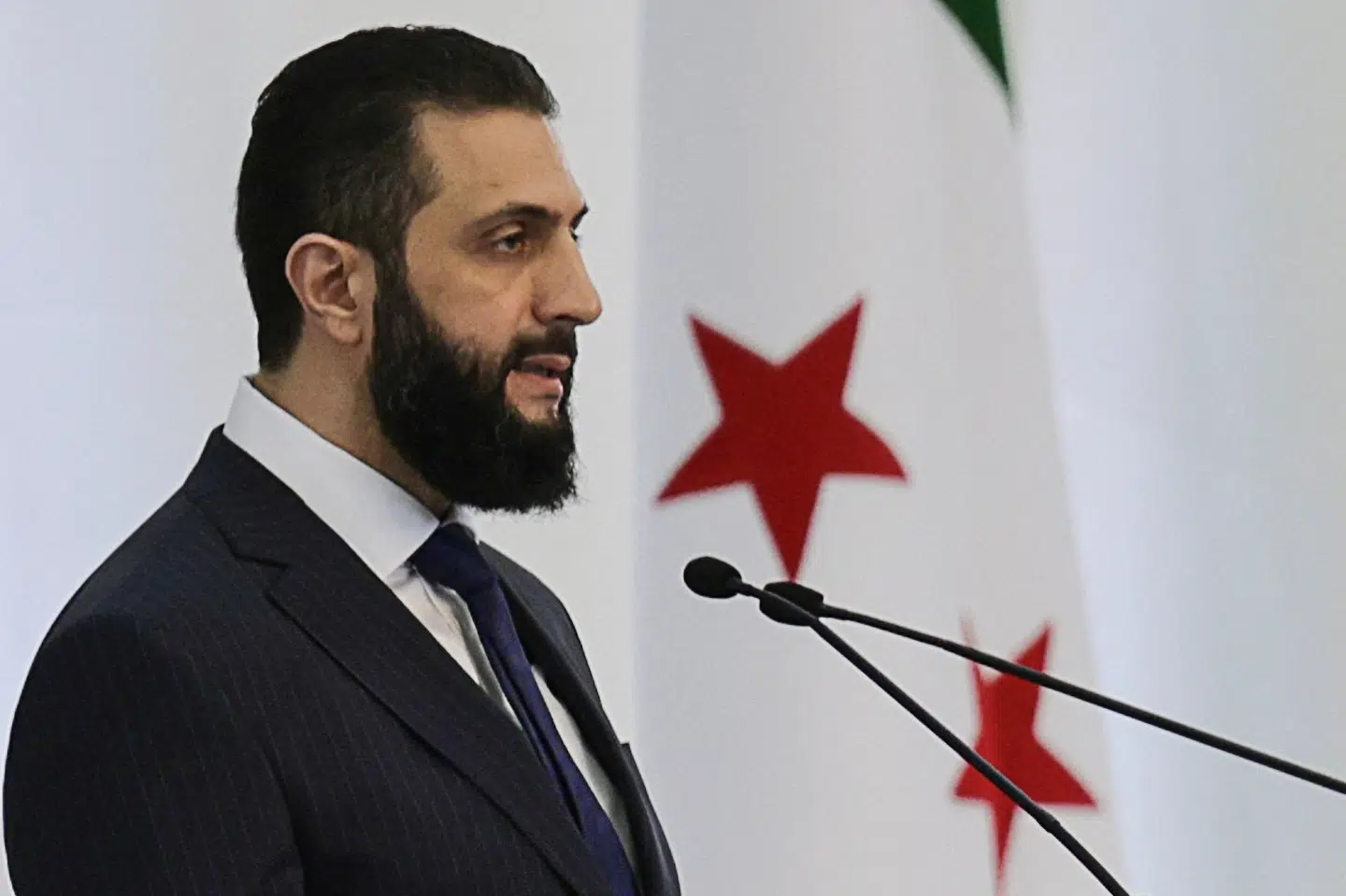 Syriens præsident, Ahmed al-Sharaa, præsenterede lørdag en ny regering ved et pressemøde i den syriske hovedstad, Damaskus. På et møde i sidste uge besluttede Flygtningenævnet i Danmark at forlænge en pause for sager vedrørende syrere.
