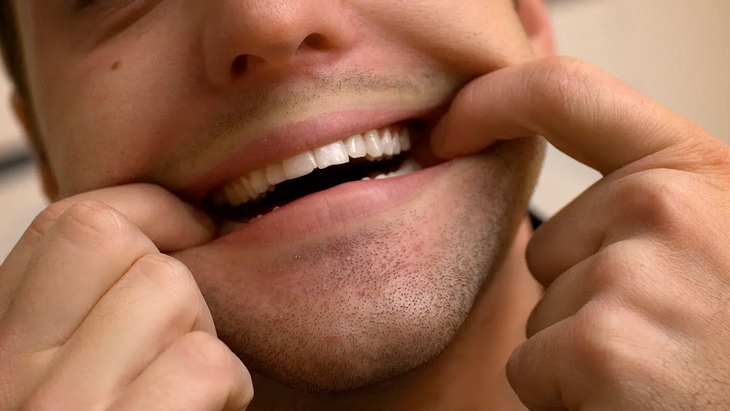 Lover din tandpasta hvidere tænder, skal du ikke nødvendigvis tage ordene for gode varer.