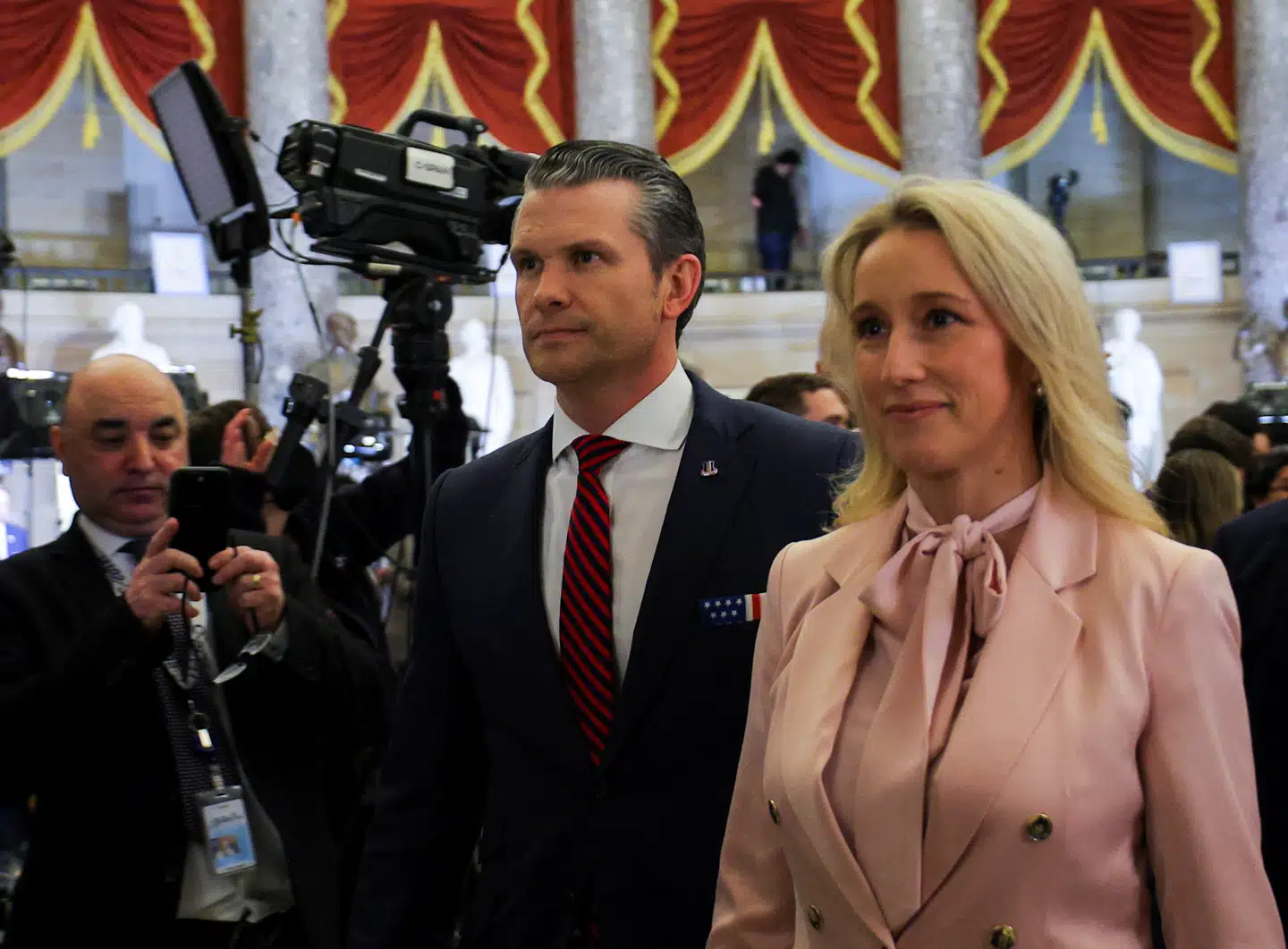 Pete og Jennifer Hegseth arbejdede sammen på Fox News, hvor han var vært, og hun var producer.