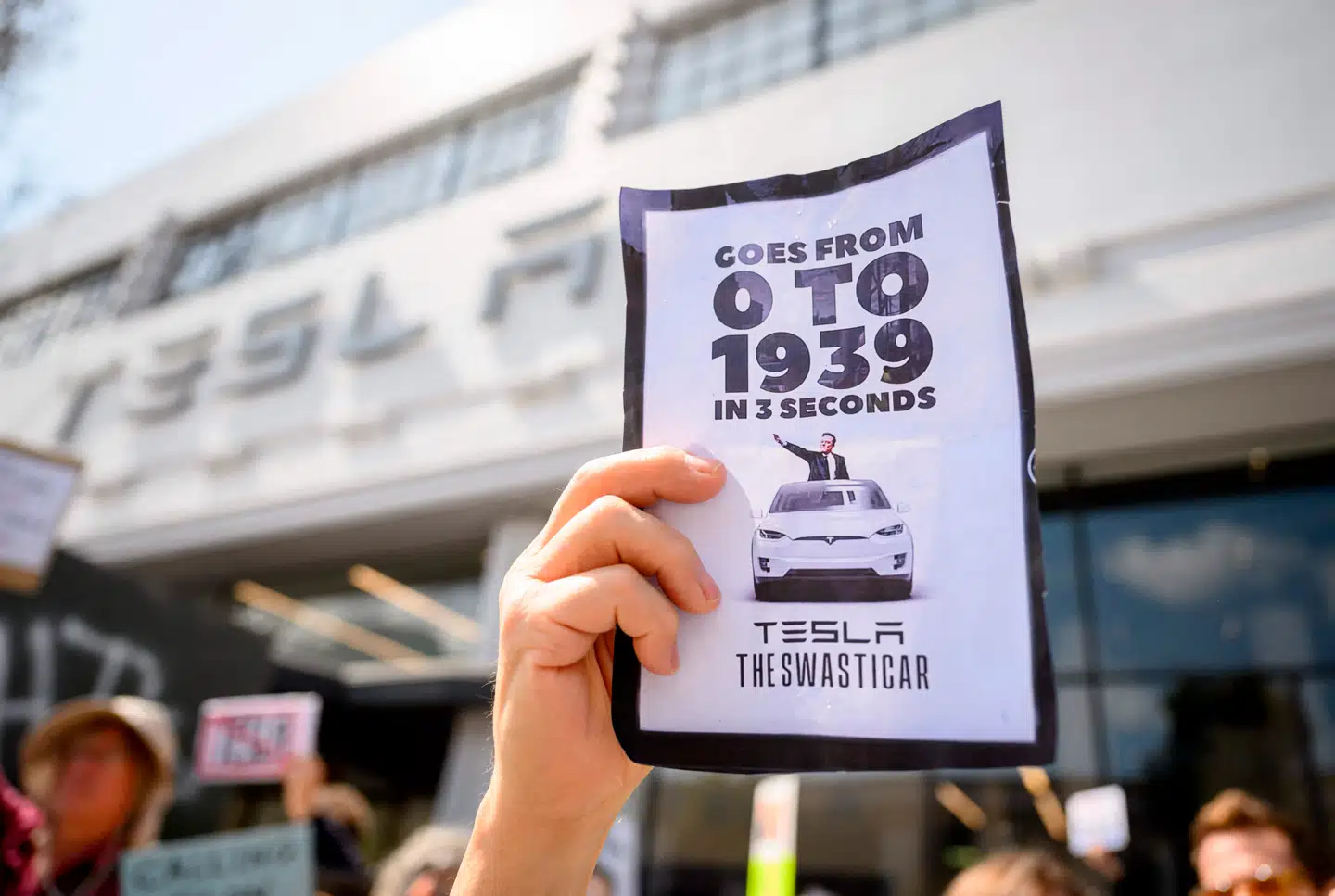 Der bliver vist utilfredshed med Elon Musk over hele verden.