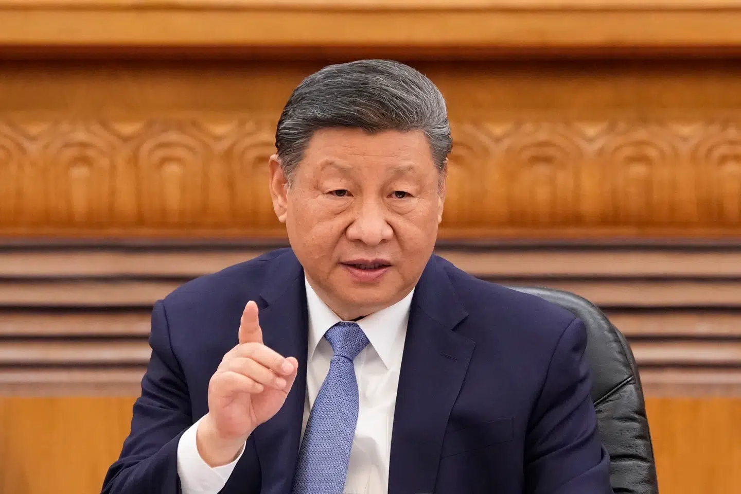 Kinas præsident, Xi Jinping, er fanget i en masse hvirvelvinde. Nogle af dem har han selv skabt. Andre kommer fra Washington.