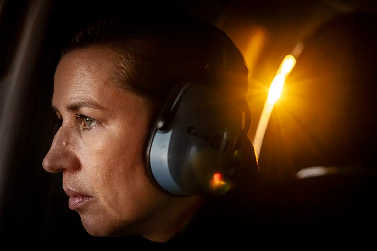 Statsminister Mette Frederiksen (S) bliver af Grønlands udenrigsminister Vivian Motzfeldt krisiseret for at baesøge Grønland, før parlamentet har godkendt den nye regering.