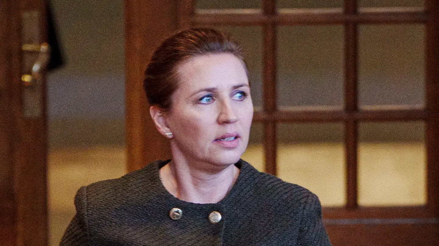 Det er kritisk for Mette Frederiksen, at den nye grønlandske regering viser splittelse, siger B.T.s politiske redaktør.