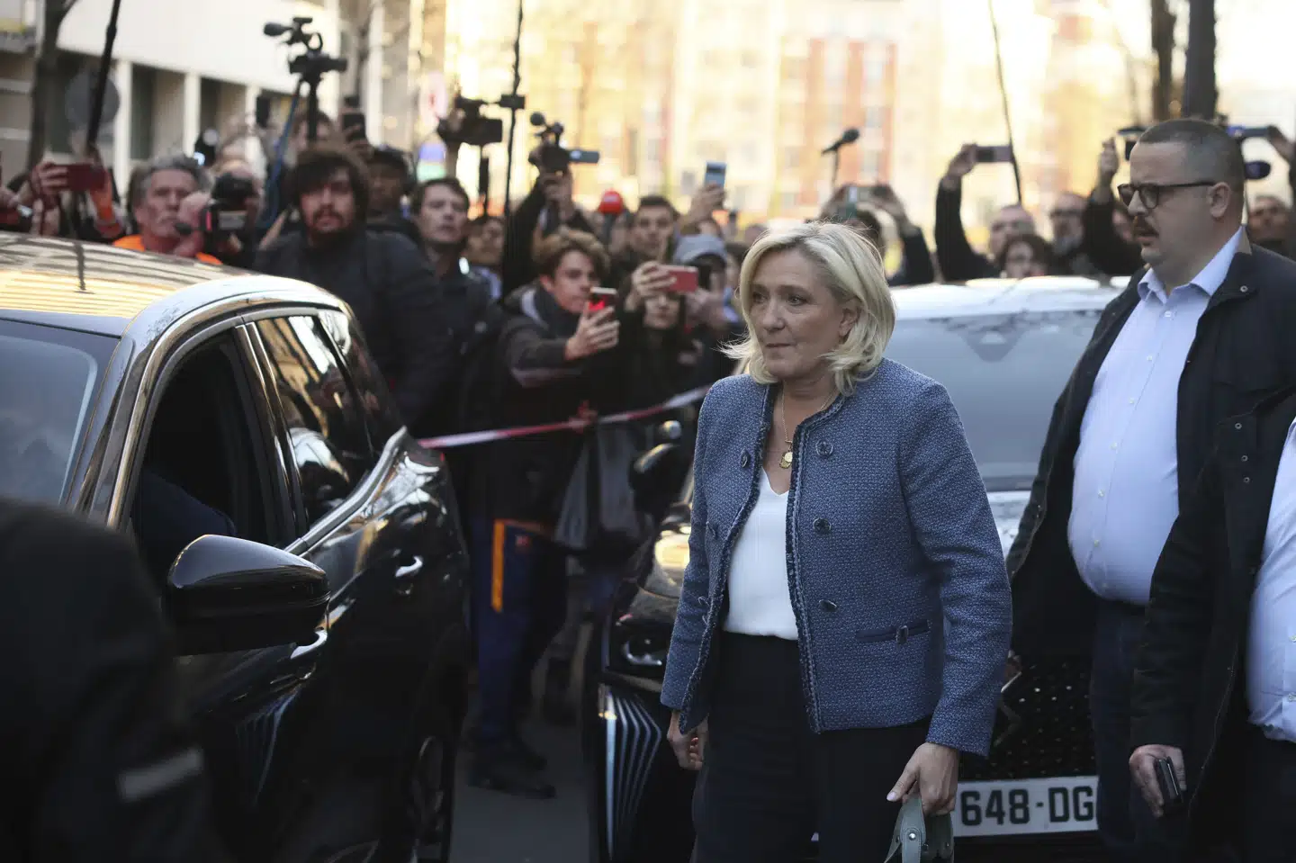 Den franske højrefløjspolitiker Marine Le Pen blev mandag kendt skyldig i sag om misbrug af EU-midler ved en domstol i Paris.