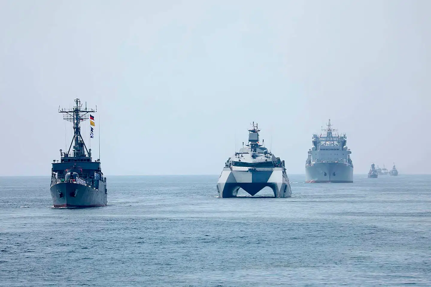 Flådeøvelser mellem Iran, Rusland og Kina har været med til at øge spændingerne i Det Sydkinesiske Hav.