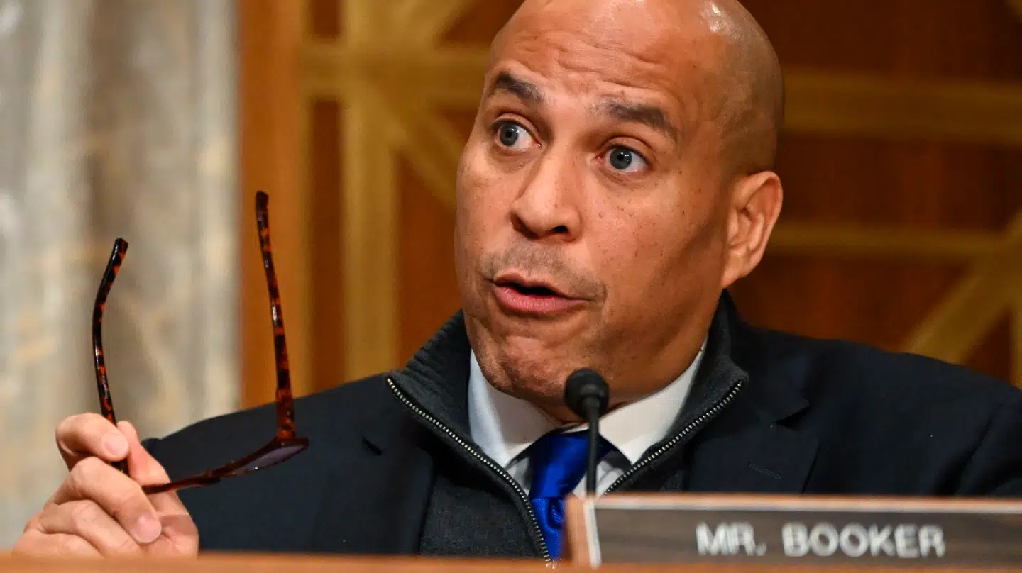 I skrivende stund har han talt i 17 timer.