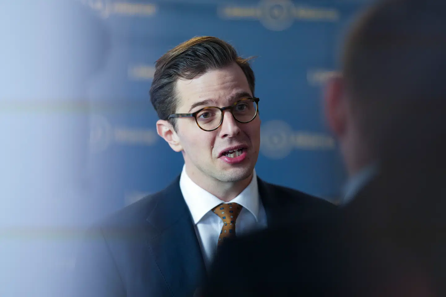 Liberal Alliances formand er kun mødt op til et ud af ti møder i Det Udenrigspolitiske Nævn i år, skriver Ekstra Bladet.