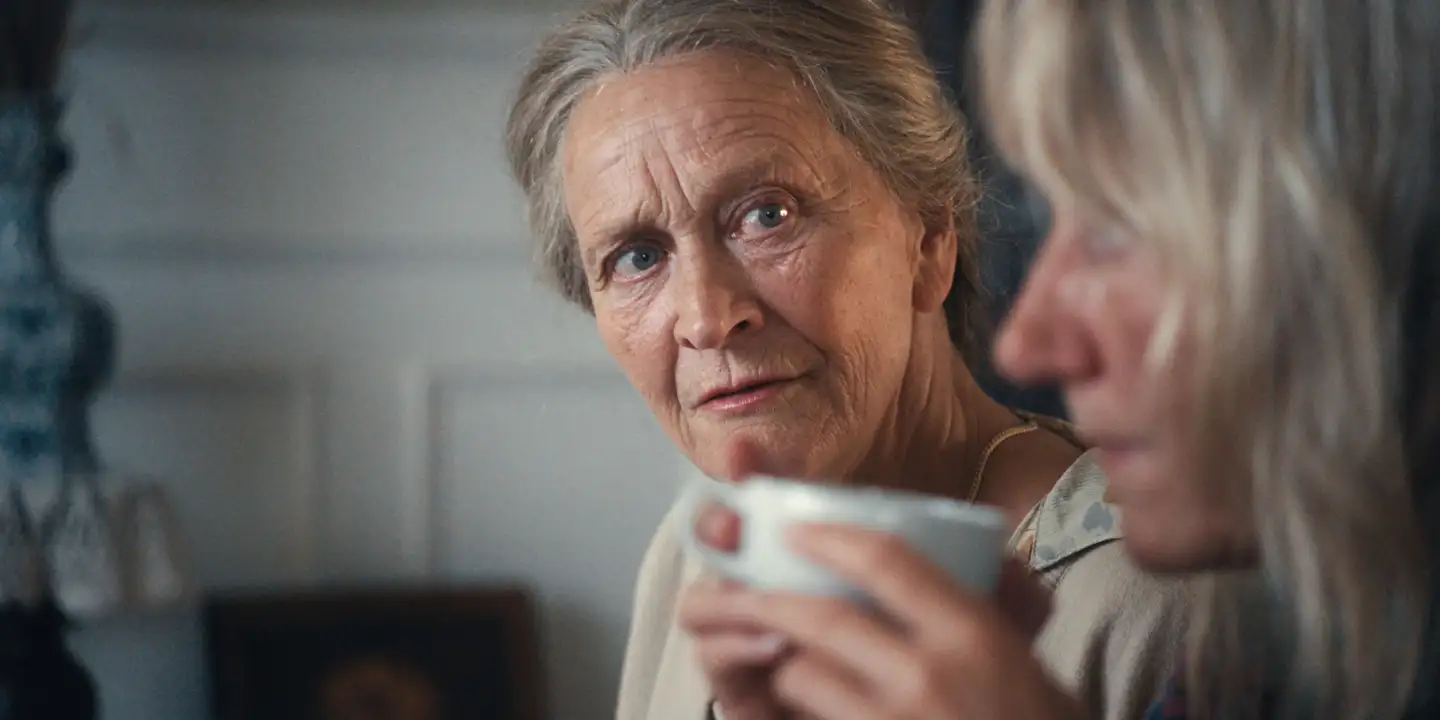 Gjorde hun det? Ulla Henningsen og Anette Støvelbæk er to af de bærende kræfter i »Generationer«.