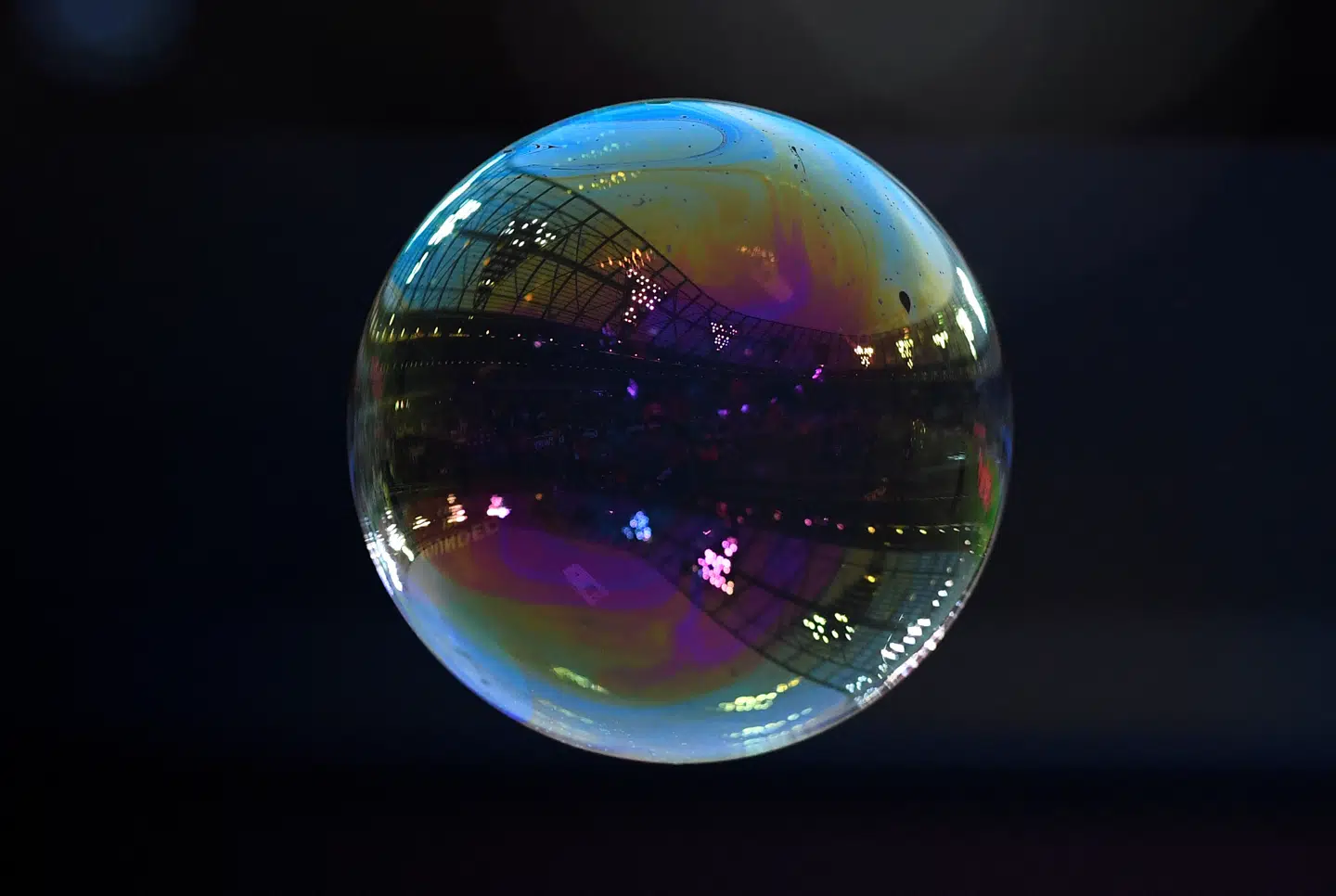 En aktieboble henviser til et scenario, hvor en gruppe aktier er steget voldsomt og ofte i en sådan grad, at aktierne bliver relativt dyre, når man sammenligner med, hvad man giver for aktien med den indtjening, som selskabet har og forventer at få.