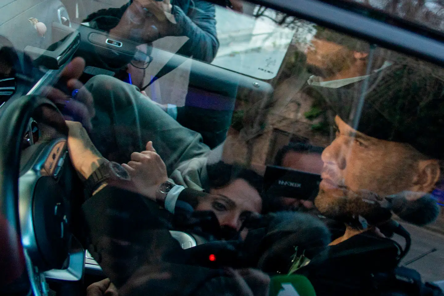 Den tidligere fodboldstjerne Dani Alves ankommer til sit hjem i en forstad til Barcelona som en frikendt mand, efter at en appelret sidste fredag annullerede voldtægtsdommen mod ham – og satte gang i en rødglødende debat om formodet uskyld og samtykkelove.