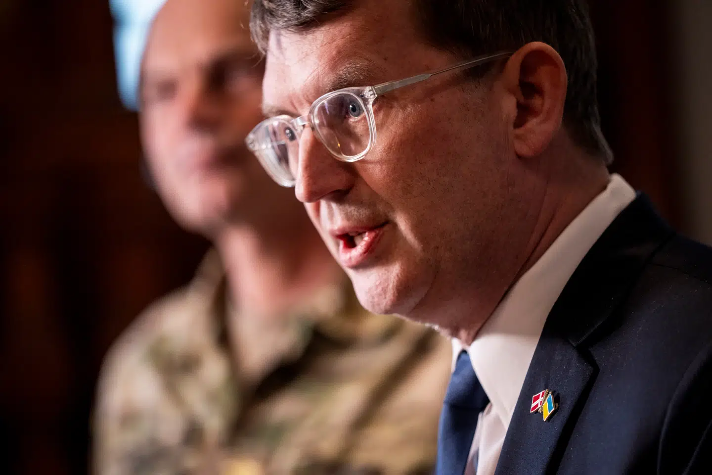 Forsvarsminister Troels Lund Poulsen har sagt, at man afventer NATOs styrkemål, inden man køber fregatter. Men den forklaring giver ikke mening, siger eksperter og politikere.