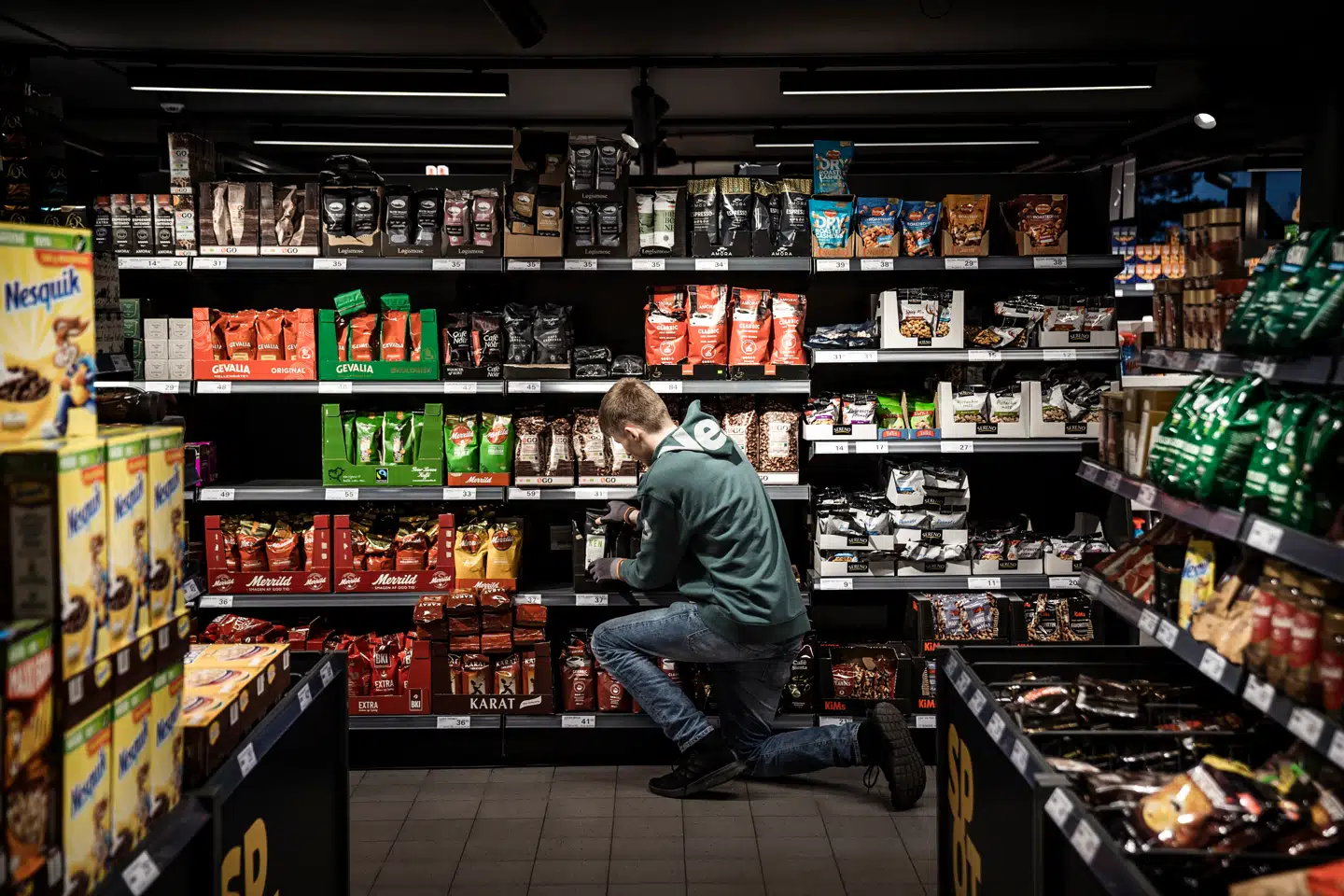 I Sverige er en række dagligvarebutikker blevet boykottet af kunder, der mener, at virksomhederne er årsag til massivt stigende priser på fødevarer. En lignede boykot kan ramme Danmark. Derfor har Berlingske forsøgt at finde svar på, om danske dagligvarekoncerner skummer fløden.