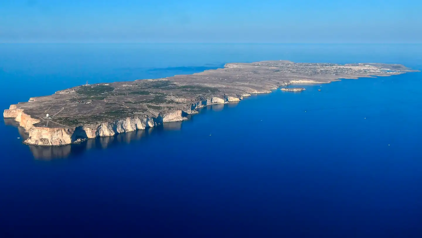 Med sin placering tættere på Nordafrika end det italienske fastland har Lampedusa i årevis fungeret som »Porten til Europa«.