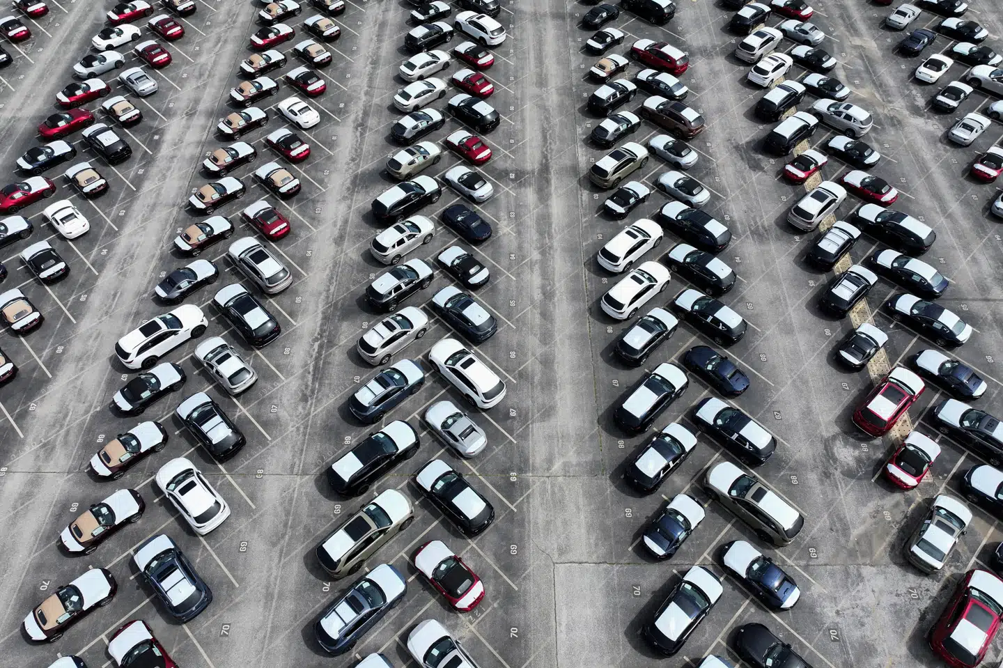 Amerikansk told på biler og lette lastbiler er torsdag morgen dansk tid trådt i kraft. Senest 3. maj ventes told på import af bildele også at træde i kraft. (Arkivfoto).