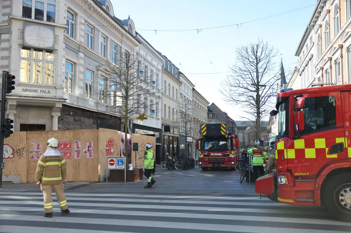 Bygningen Søndre Palæ, der ligger på gågaden i Aarhus, blev torsdag formiddag evakueret på grund af et delvist bygningskollaps.