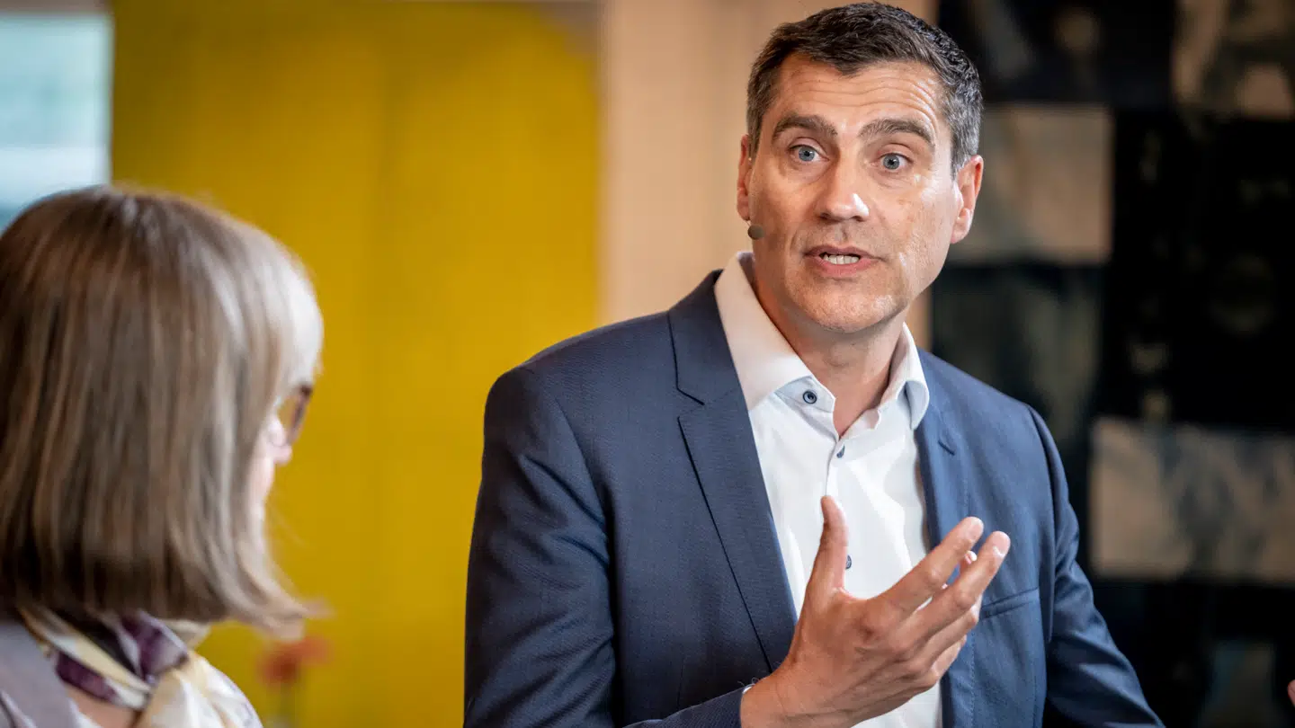 Ifølge Philipp Schröder, der er professor i nationaløkonomi på Aarhus Universitet, kan én ting ved de nye amerikanske toldsatser have en positiv effekt for de danske forbrugere.
