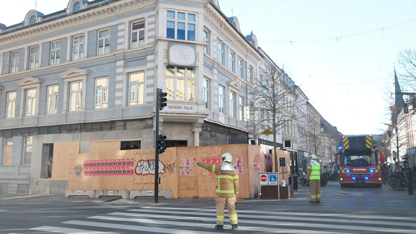 Bygning evakueres i forbindelse med delvis sammenstyrtning i Ryesgade i Aarhus.