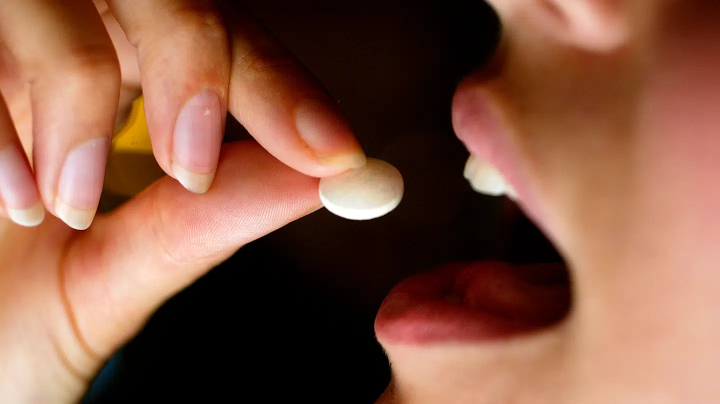 Hormontilskud som piller, plaster eller gel kan hjælpe kvinder gennem overgangsalderen.