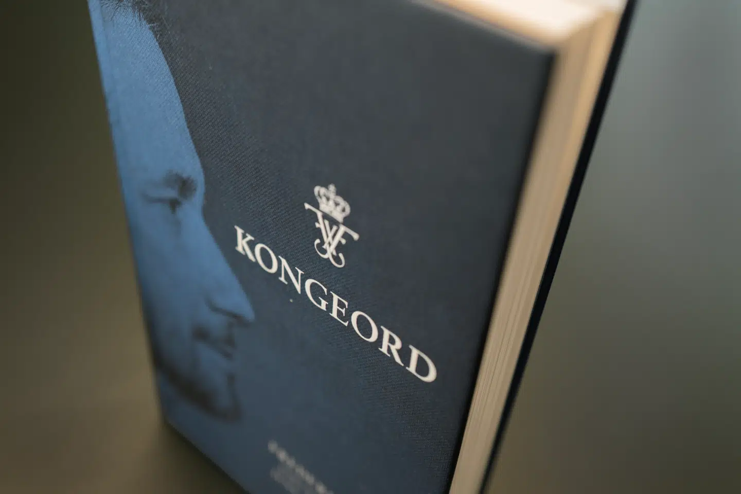 Kong Frederik udgav sidste år bogen »Kongeord«, hvor han deler sine tanker om kongegerningen. Bogen er skrevet af forfatter Jens Andersen.