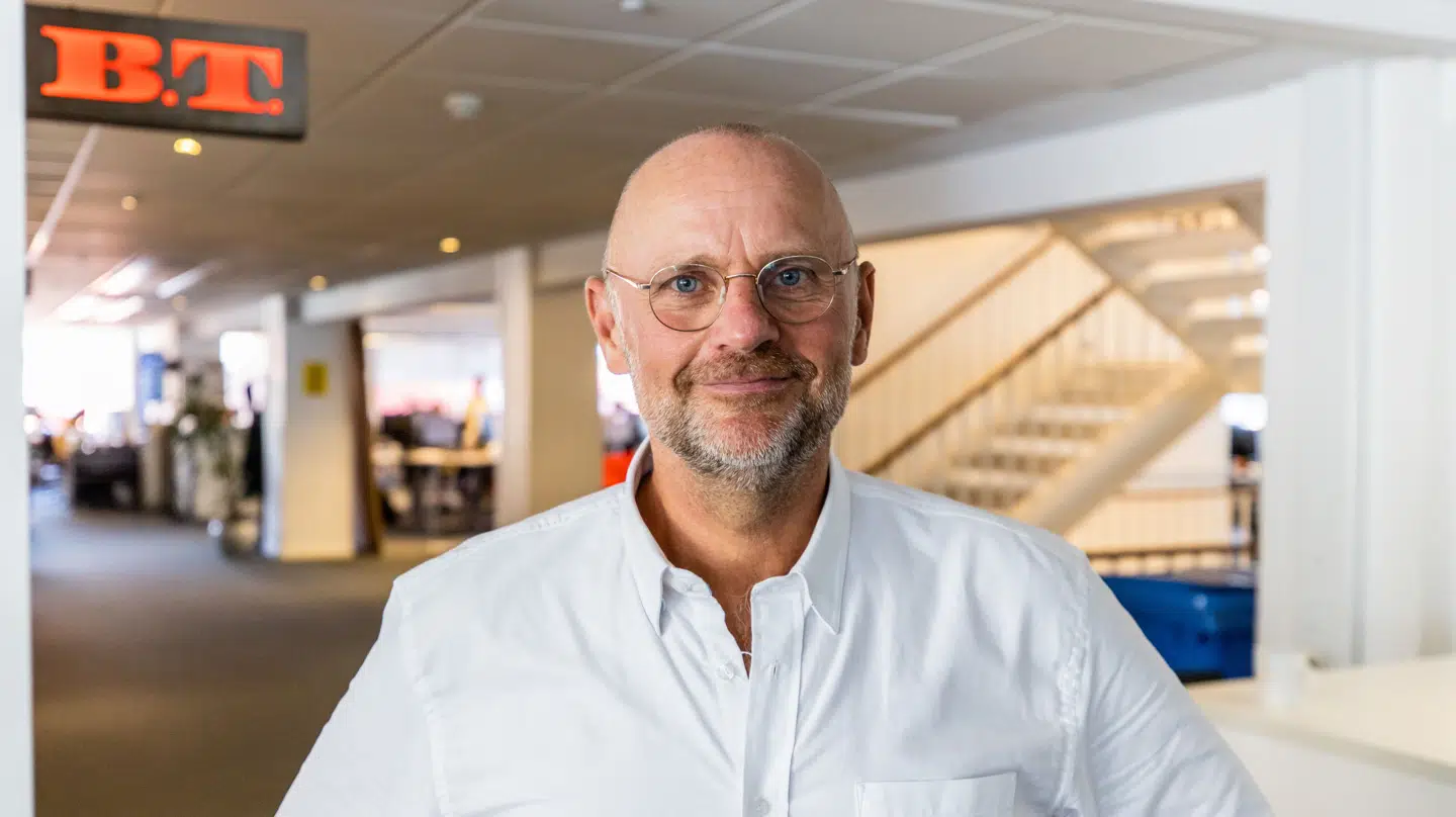 Henrik Qvorturp, B.T.s politiske analytiker, påpeger, at toldkrigen ikke er samme ensomme kamp for Mette Frederiksen, som grønlandssagen er.