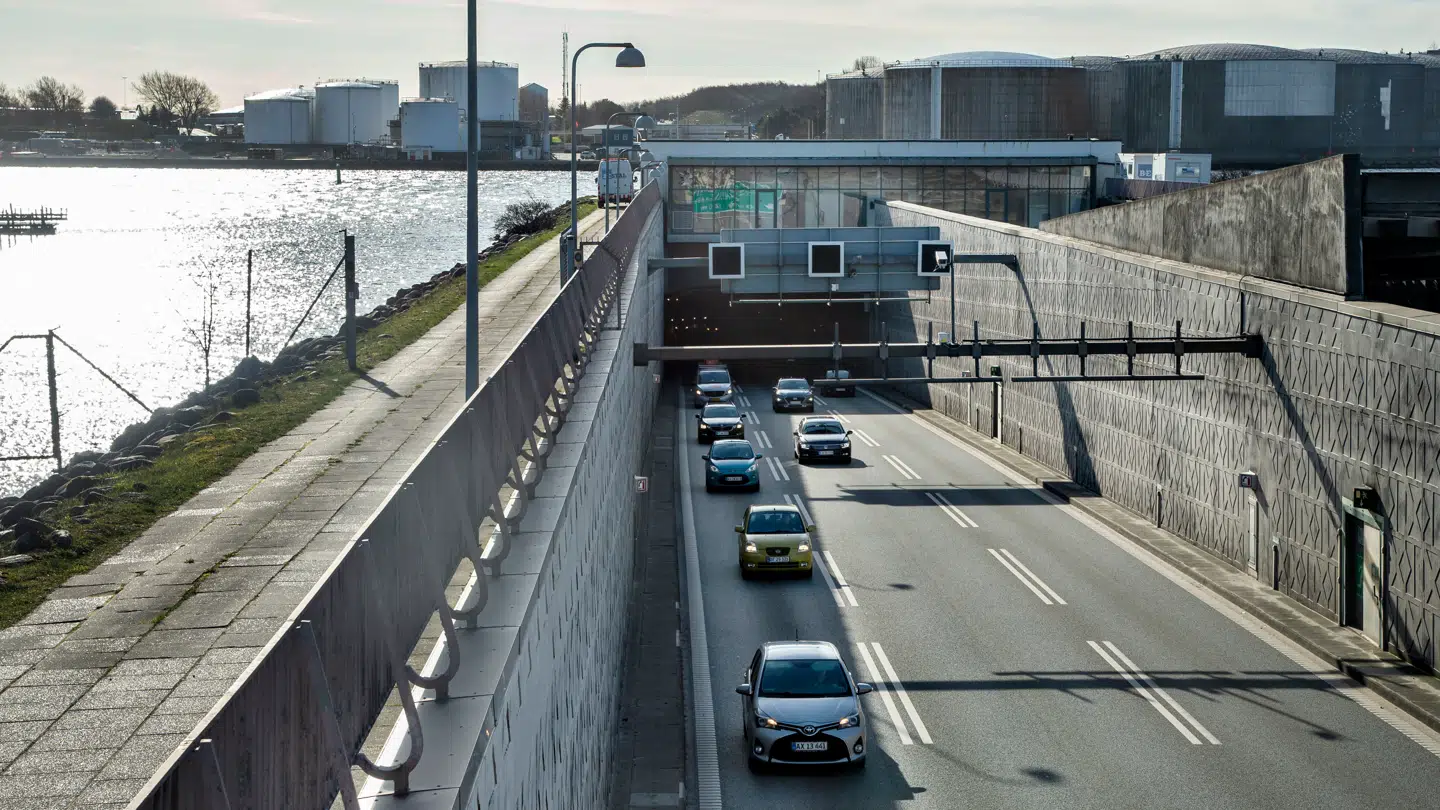Der meldes kø efter der er sket et uheld i Limfjordstunnelen i Aalborg.