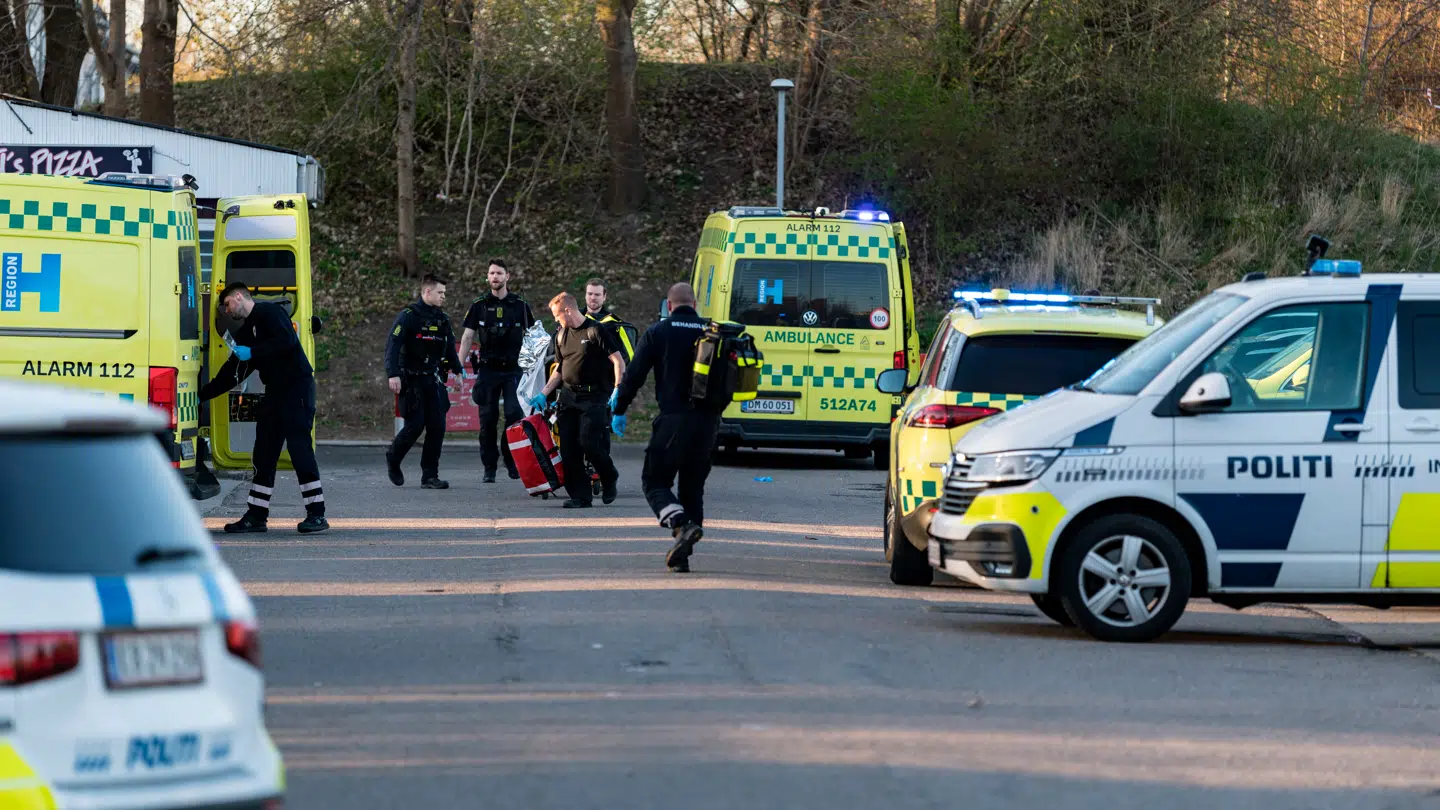 Vestegnens Politi og redning er tilstede efter knivstikkeri på Gadehavegårdsvej i Taastrup torsdag den 3. april 2025.