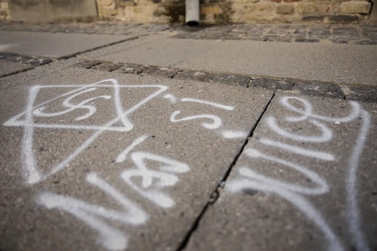I juni 2024 var der nazirelateret graffiti på Tøjhusgade ved Christiansborg i København. Det er umiddelbart uvist, om denne hændelse er registreret af Det Jødiske Samfund.