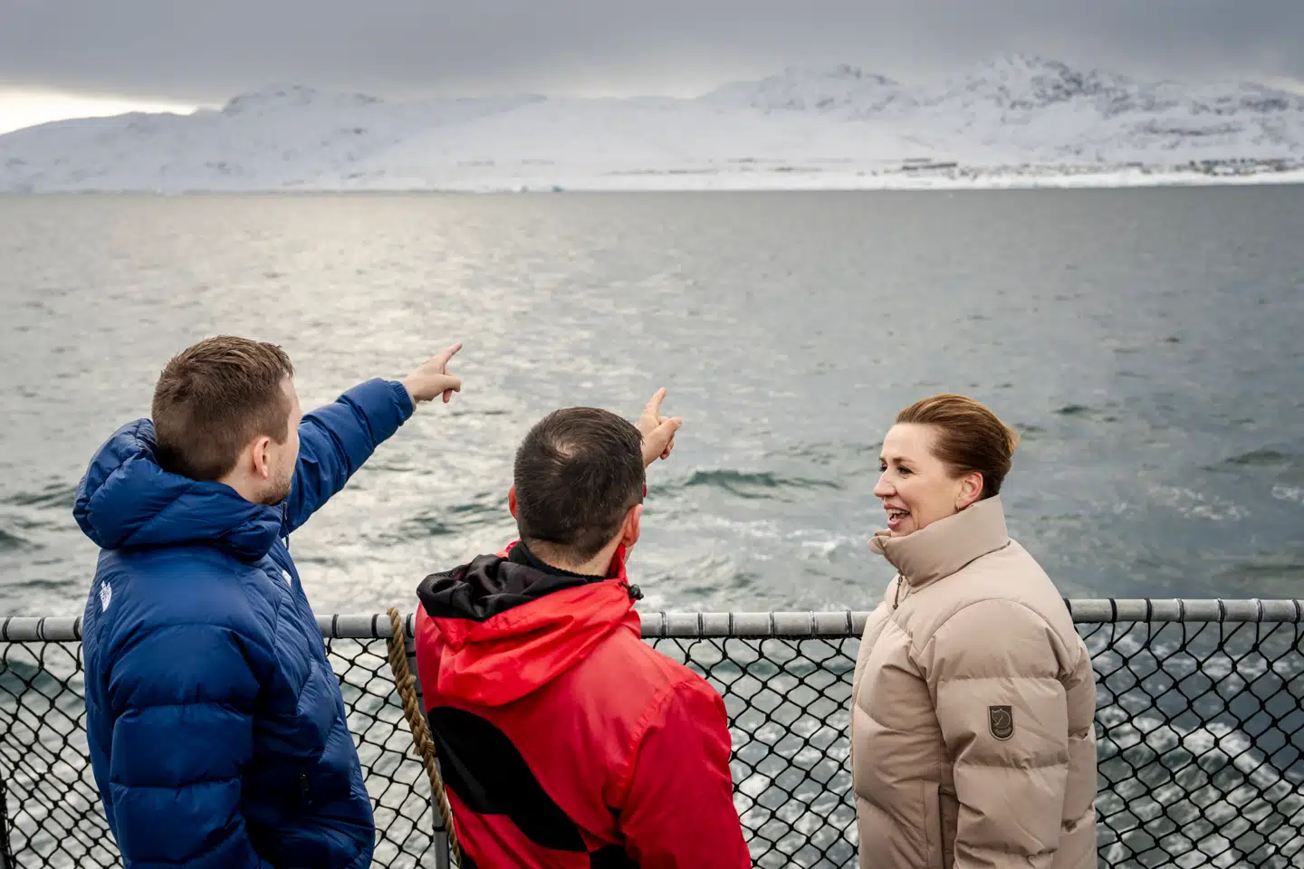 Mette Frederiksen ombord på Forsvarets inspektionsskib »Vædderen« sammen med Múte B. Egede og Jens-Frederik Nielsen i farvandet omkring Nuuk.