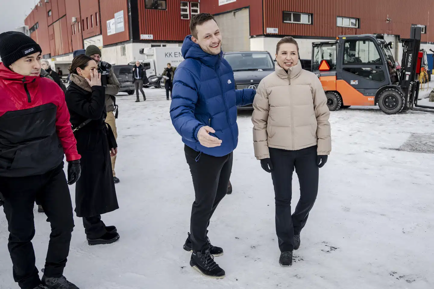 Grønlands kommende regeringsleder, Jens-Frederik Nielsen (Demokraatit), og statsminister Mette Frederiksen (S) var torsdag om bord på Forsvarets inspektionsskib "Vædderen" under statsministerens besøg i Nuuk.