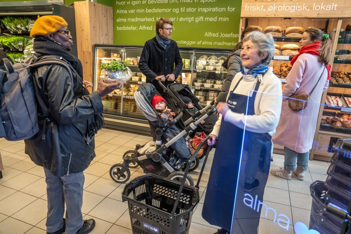 Der var godt pakket i Almas første butik, da den åbnede forrige torsdag. Der er kun lige over en måned, til Almas anden butik åbner.