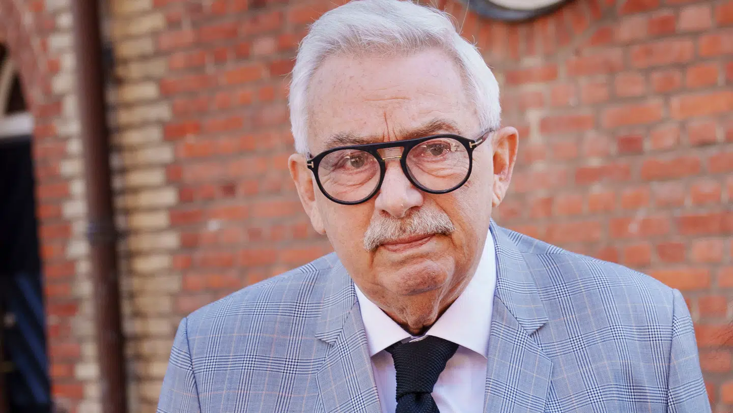 Johnny Reimars hustru er kommet alvorligt til skade. Det fortæller sangeren selv.