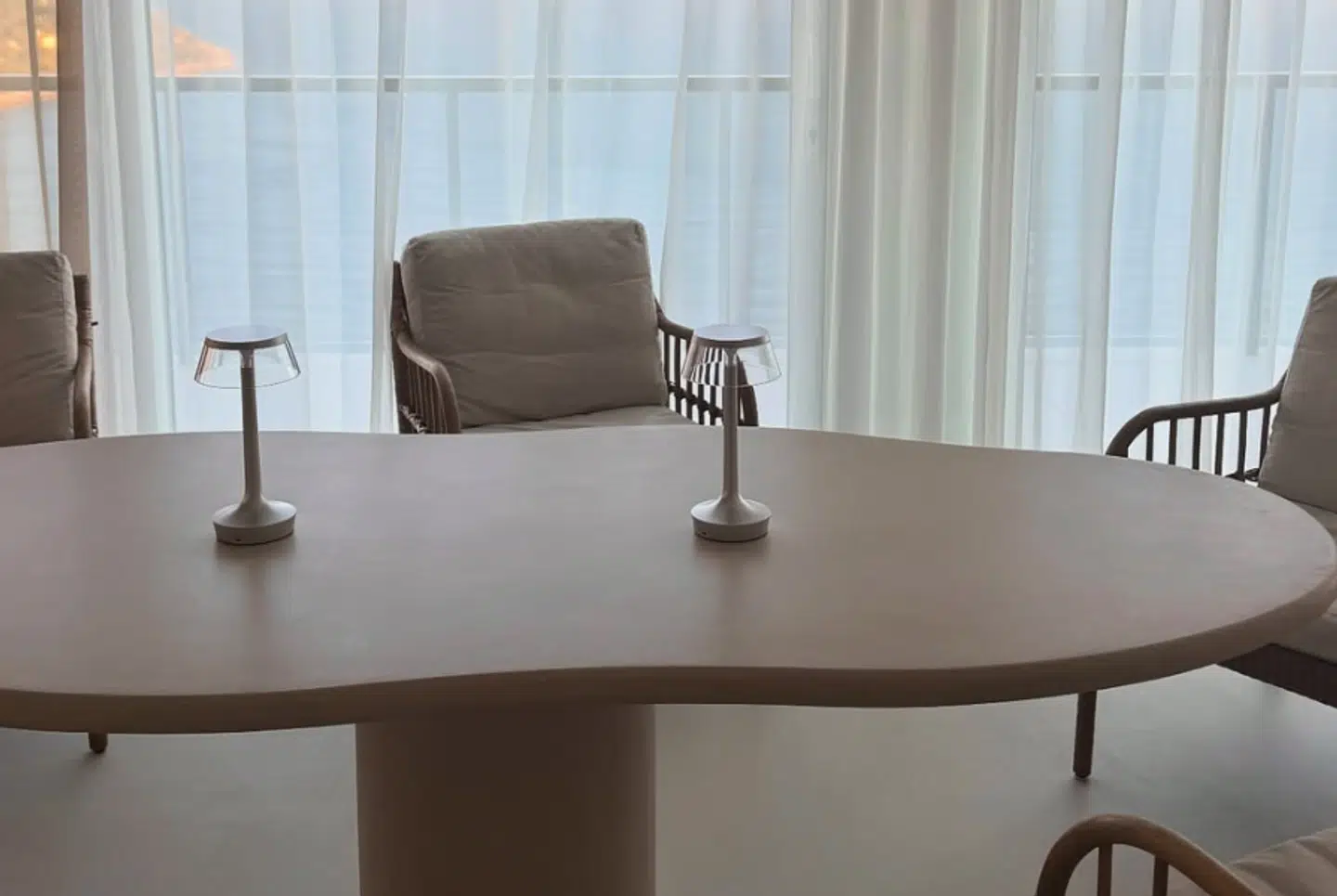 Møbler i spisestuen.