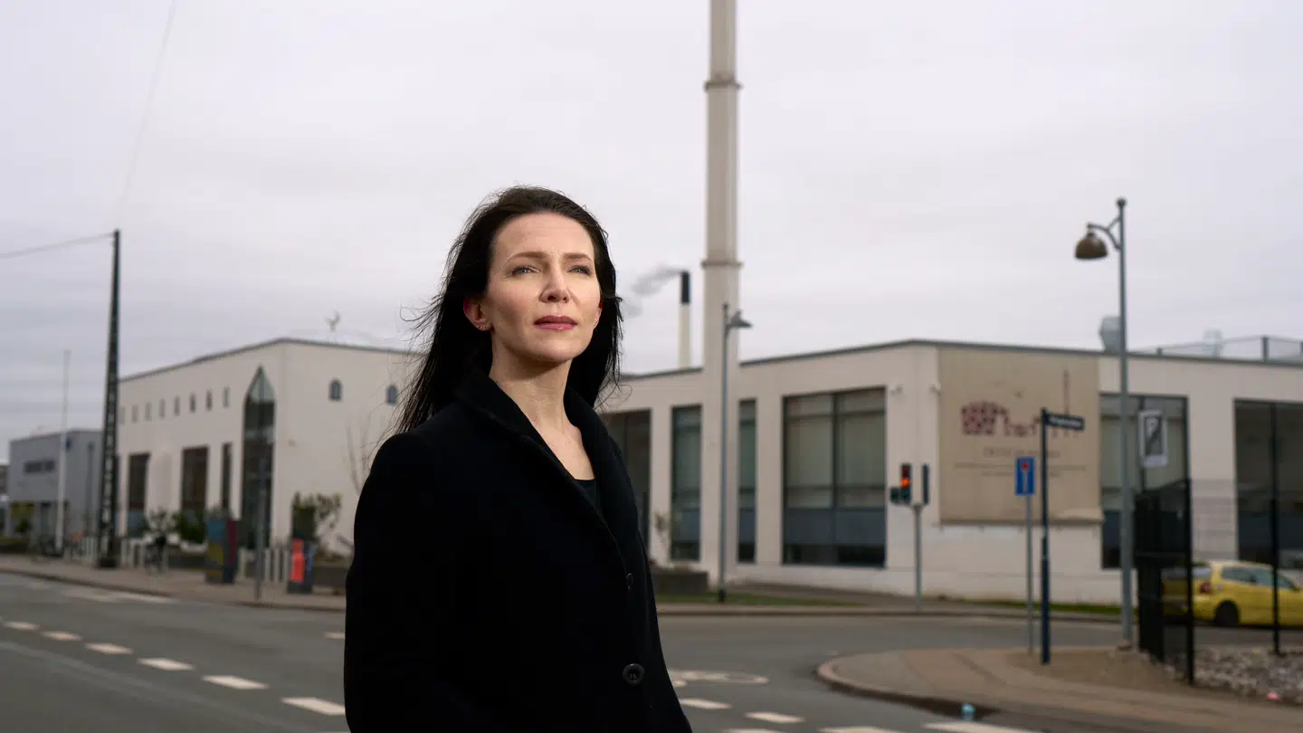 Eva Gregersen uden for Moskeen i Rovsinggade i forbindelse med, at hun var nomineret til Berlingskes Fonsmarkpris.