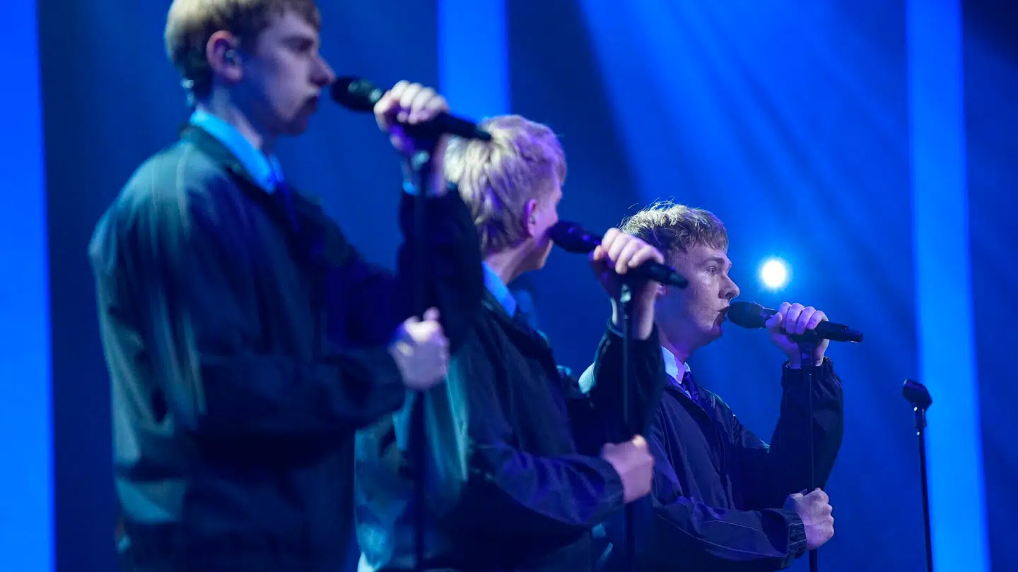 9000 Håb på scenen.