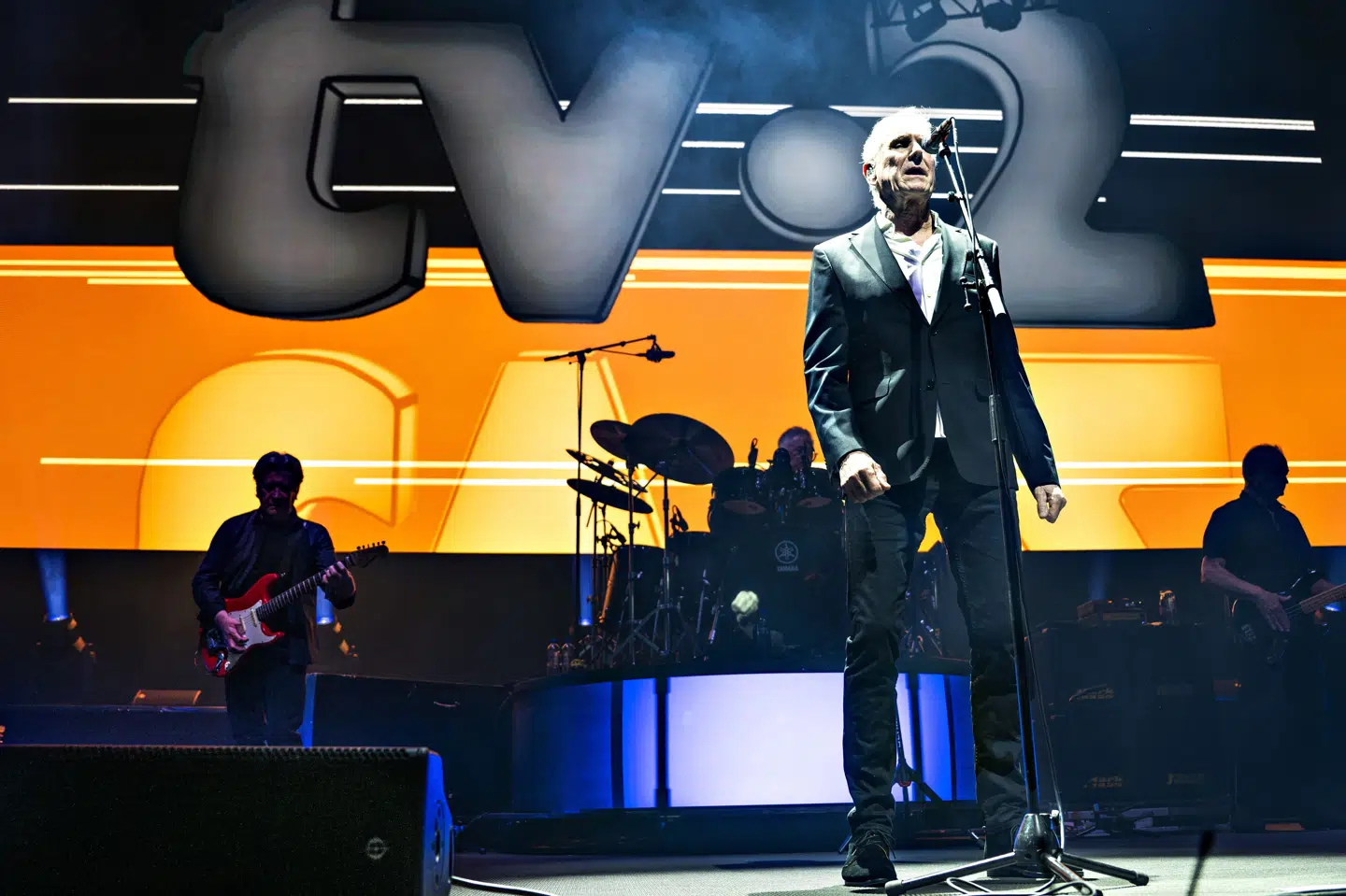 TV-2 med Steffen Brandt i front får stor ros fra flere avisers anmeldere oven på deres udsolgte koncert i Royal Arena.