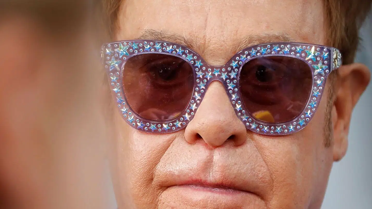 Elton John giver ikke meget for kritikken af Harry og Meghan.