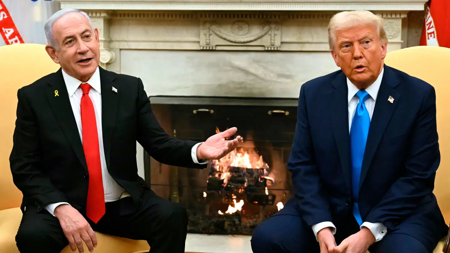 På billeder ses Israels premiereminister Benjamin Netanyahu sammen med den amerikanske præsident, Donald Trump, under Netanyahus statsbesøg i USA tidligere på ugen.