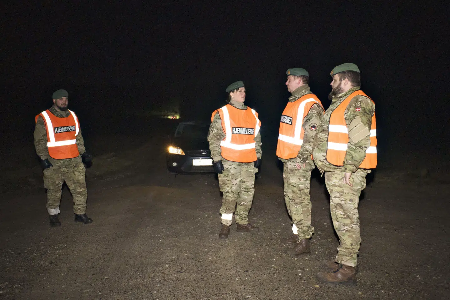 Hjemmeværnet løser både militære og civile opgaver. Det kan eksempelvis være at hjælpe med regulering af færdsel og at hjælpe ved oversvømmelser og storme. (Arkivfoto).