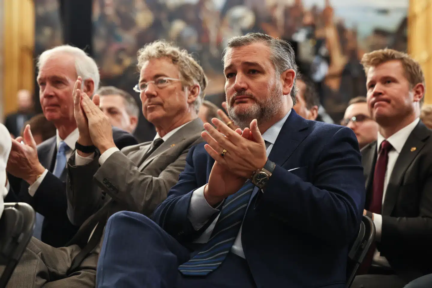 Rand Paul og Ted Cruz sad side om side ved indsættelsen af Donald Trump som præsident.
