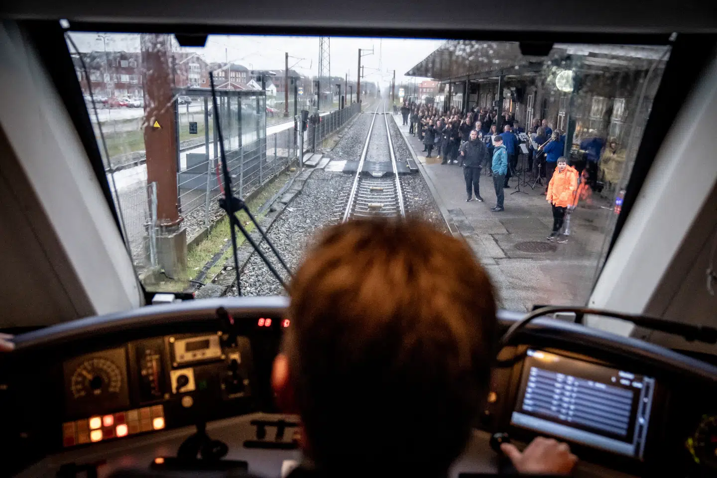 »Hvis DSB ønsker at vinde pendlernes tillid tilbage, kræver det ikke bare forbedret service, men også en reel indsats for at sikre, at deres kunder oplever værdi for pengene,« skriver Stig Kalmo. Foto: Mads Claus Rasmussen/Ritzau Scanpix