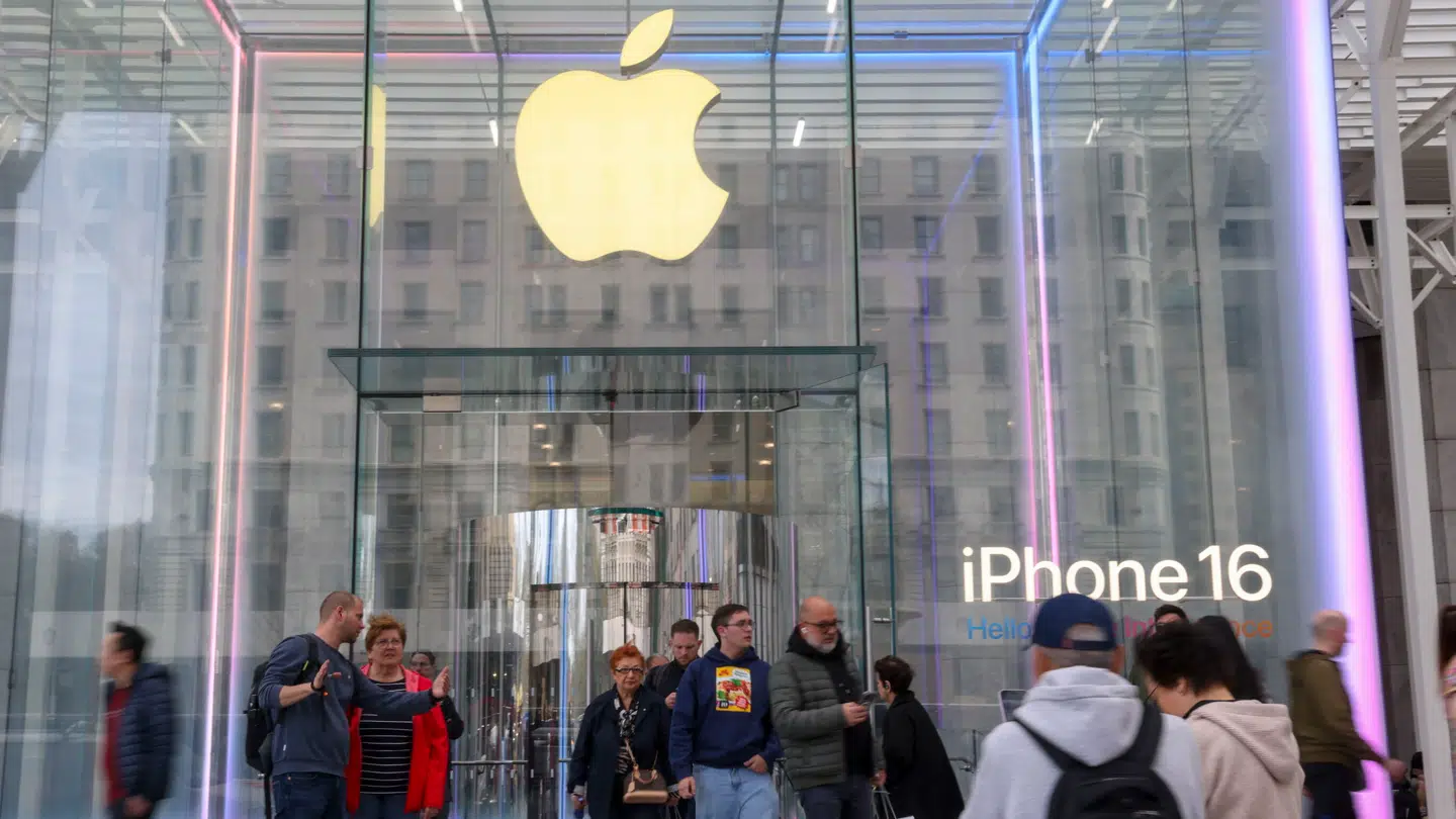 Der har ifølge en journalist været ekstra travlt i mange Apple-butikker i USA i løbet af weekenden.