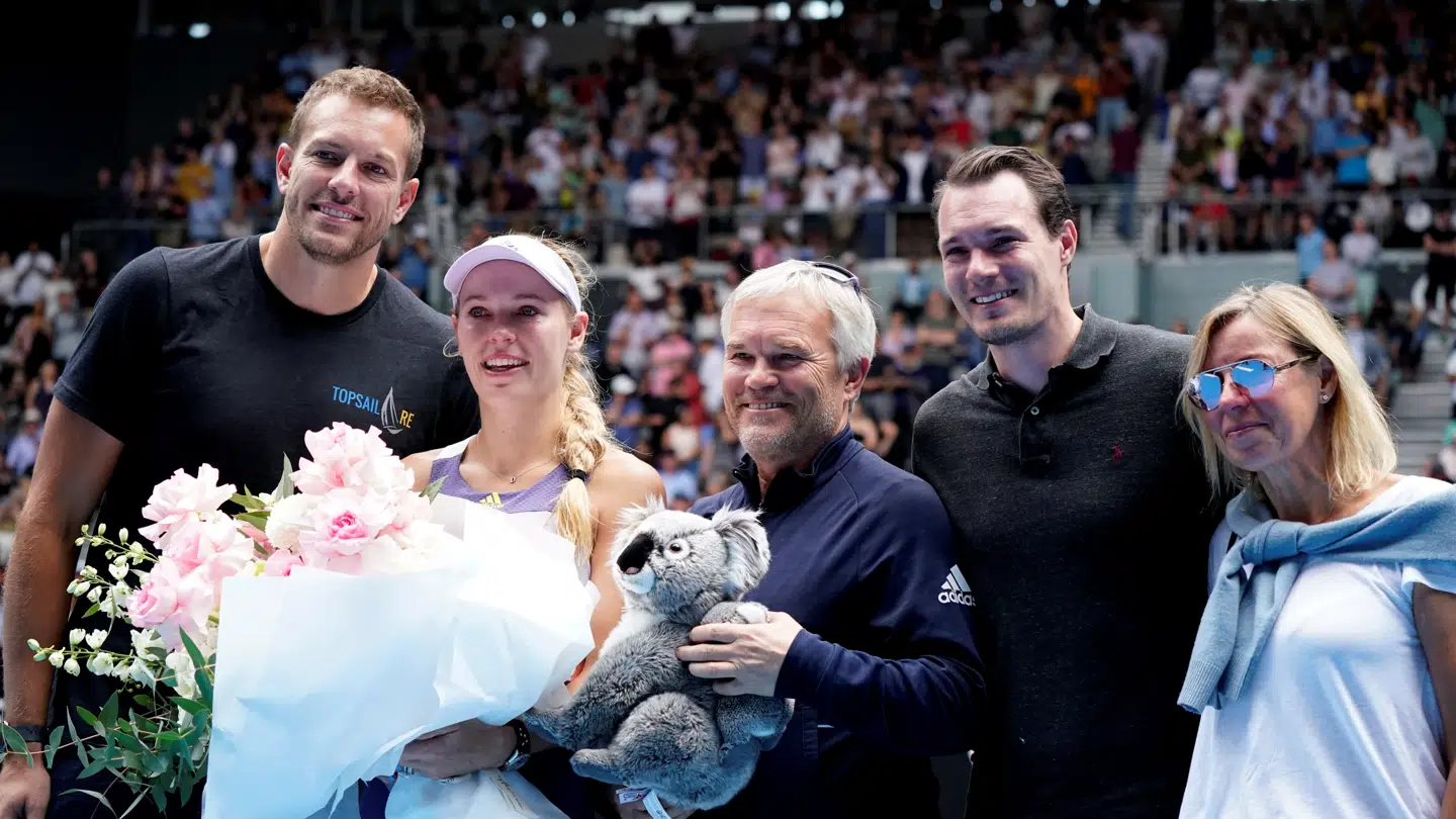 Hele familien samlet i 2020, da danskeren stoppede karrieren. Fra venstre: David Lee, Caroline Wozniacki, farmand Piotr, bror Patrik og mor Anna.