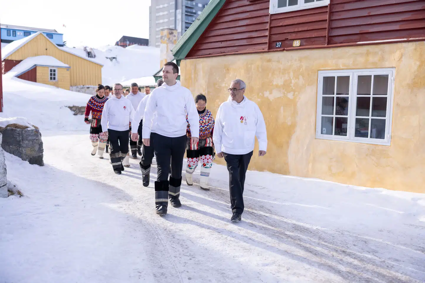 Kommende formand for Naalakkersuisut Jens-Frederik Nielsen fører de nyvalgte medlemmer af parlamentet, Inatsisartut, til den traditionelle kirkehandling før den officielle godkendelse i parlamentet.