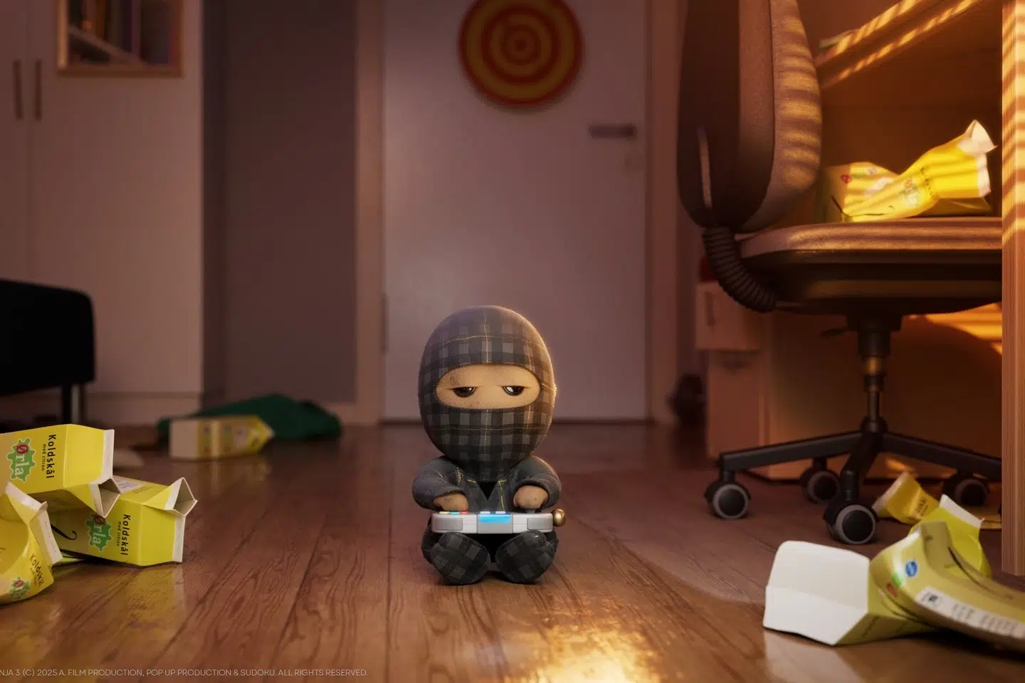 I teasertraileren ser man Ternet Ninja, der er omgivet af tomme kartoner med koldskål, mens han er i gang med et computerspil. Det er Anders Matthesen, der lægger stemme til karakteren. (PR-foto).