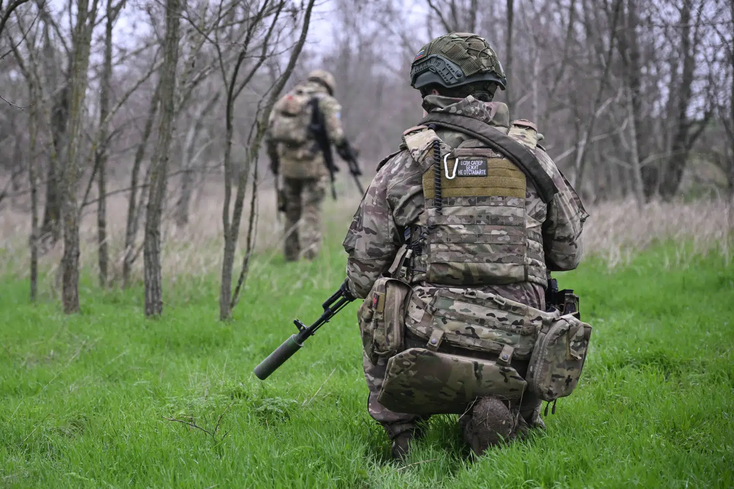 Ukrainerne vil have fokus på blandt andet at lægge miner i området, hvilket vil kræve ressourcer fra russerne. På billedet ses russiske ingeniørtropper, der arbejder med minerydning i Zaporizjzja-regionen i Ukraine.