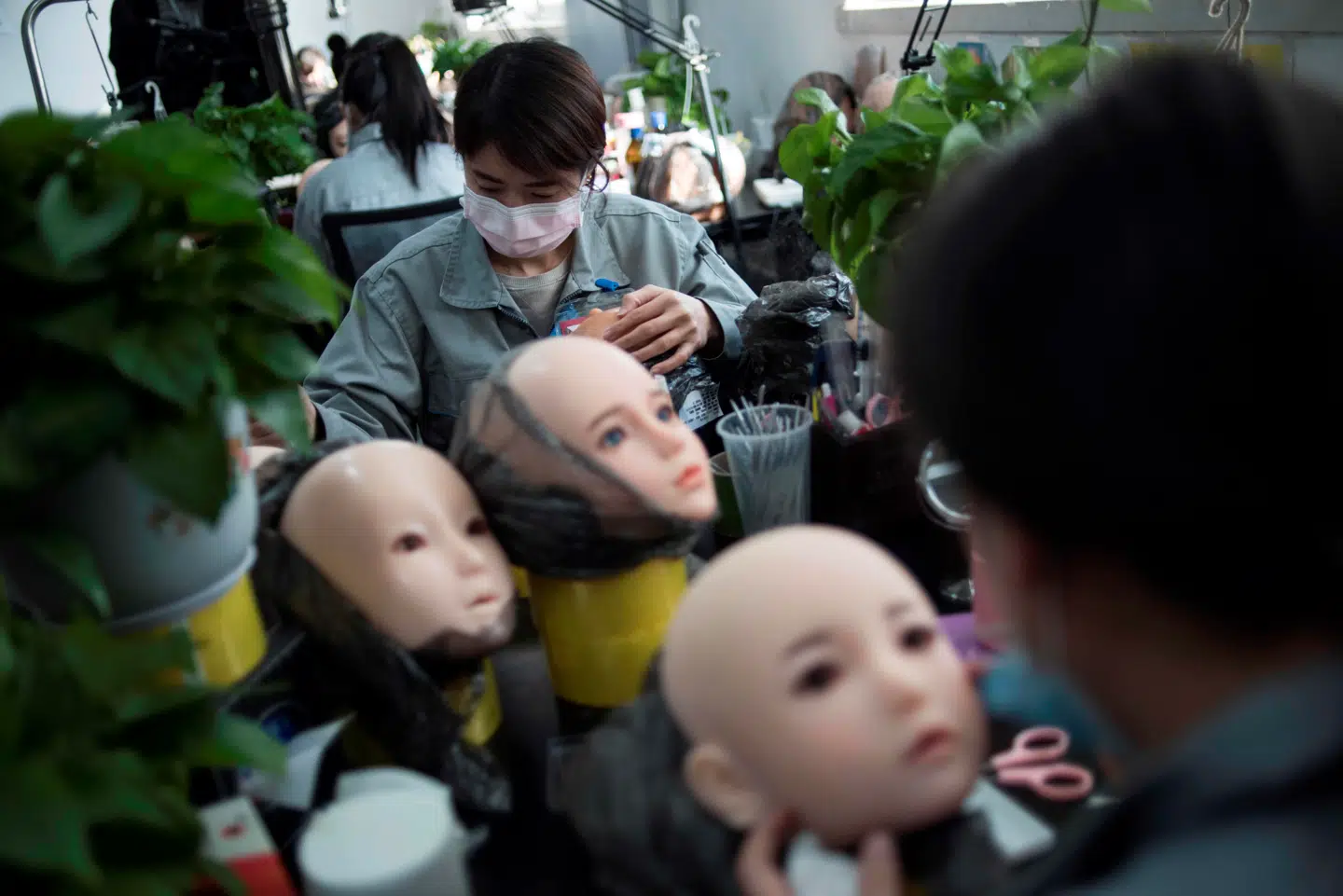 Forsker i pædofili Karen Munk »er sandelig for forbuddet mod pædofili«, men hun mener også for, at vi skal anerkende, at der er mennesker, der har denne her seksuelle orientering, og at de har det skidt. På billedet ses en sexdukkefabrik i Kina i 2018.