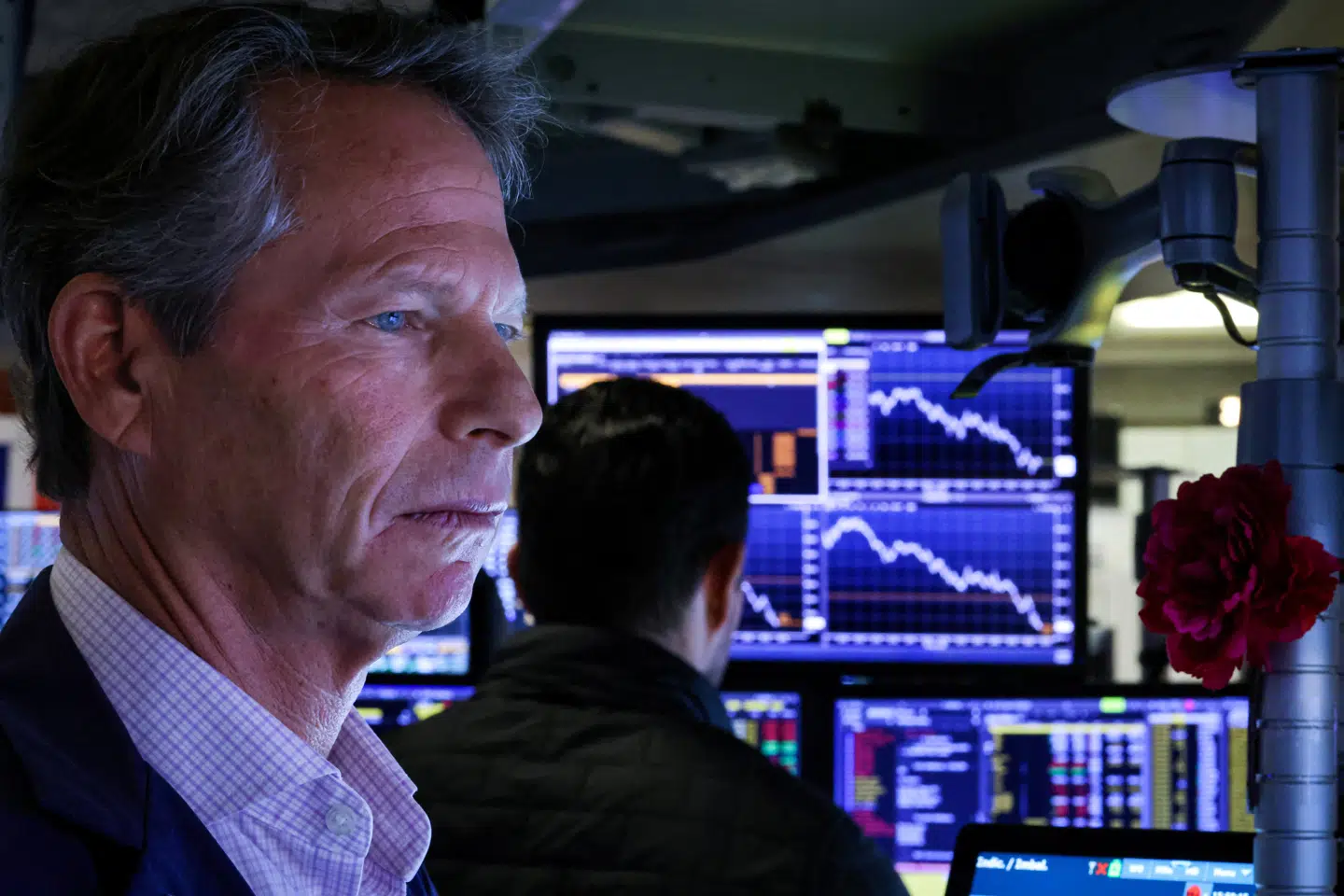 Traders work on the floor at the New York Stock Exchange (NYSE) in New York City, U.S., April 8, 2025. REUTERS/Brendan McDermid