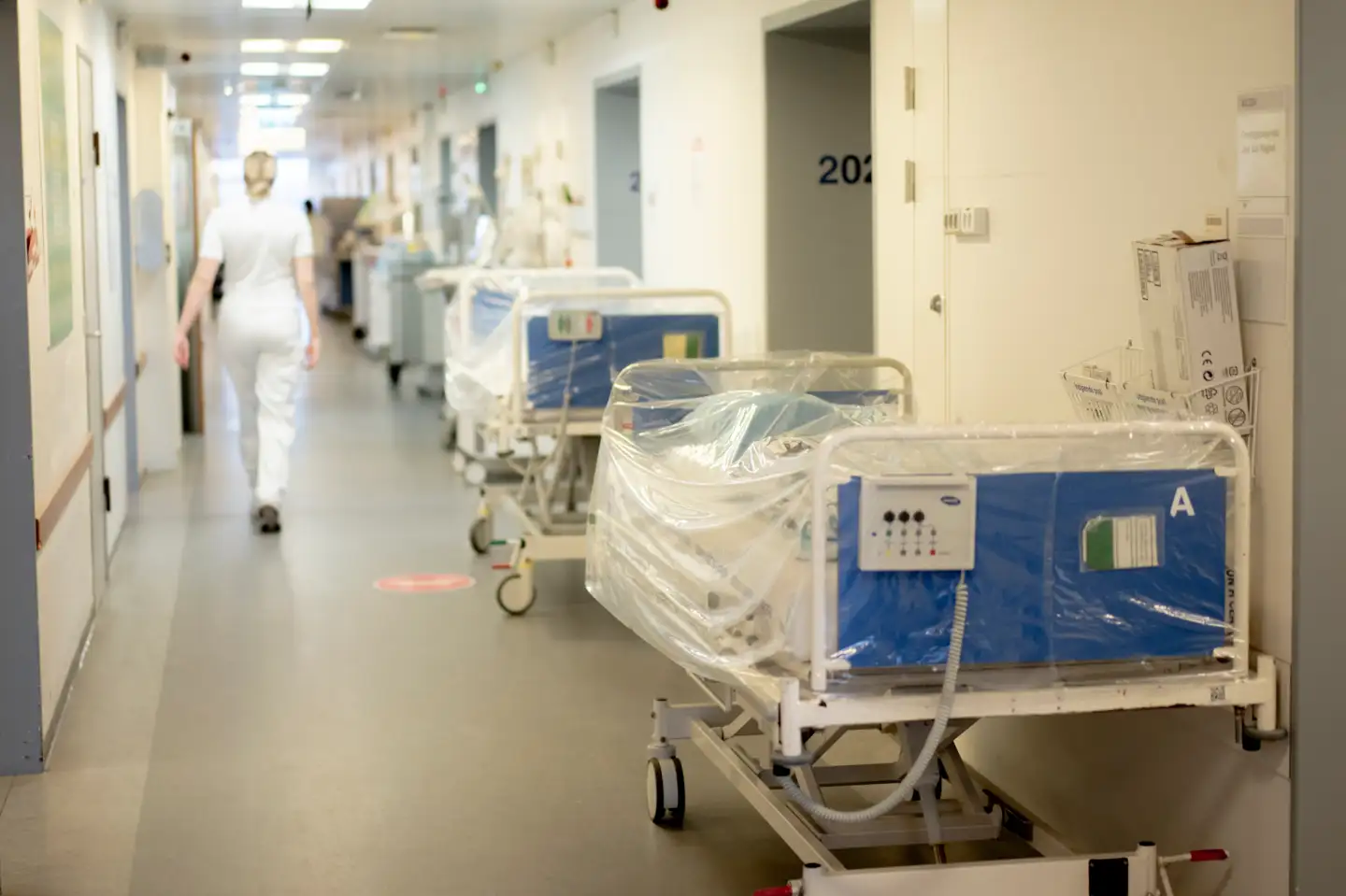 Ledende overlæge på Afdeling for Børn og Unge ved Hvidovre Hospital, Helle Christiansen, er utilfreds over, at man i Region Hovedstaden åbner endnu en fødeafdeling i stedet for at bruge pengene klogere.