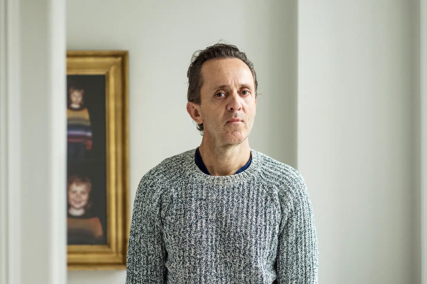 Kim Fupz Aakesons »Skyggen foran mig« handler om en midaldrende mand, der netop er blevet løsladt efter at have afsonet en fængselsdom på 12 år for mordet på sin samlever.