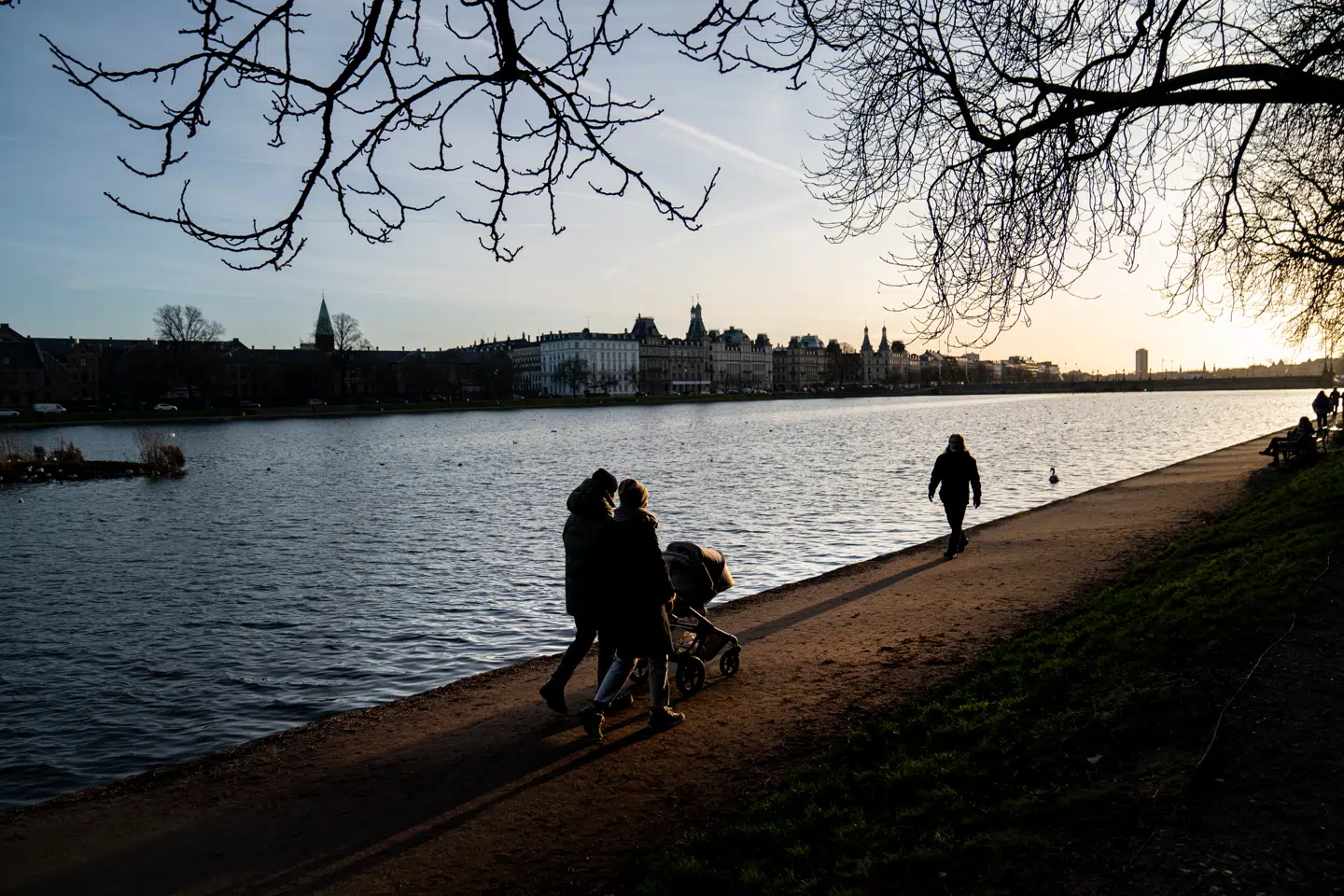 »Et skattefradrag pr. barn er ikke den eneste løsning. Men det er et nødvendigt skridt, hvis vi vil vende udviklingen og sætte familien tilbage i centrum,« skriver Marie Nordahl Sinding-Olsen og Louie Skougaard.